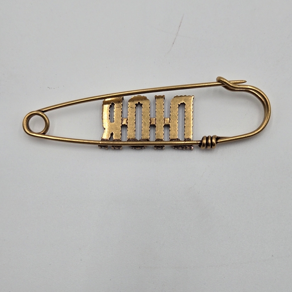 ❌❌SOLD❌❌🔥 #3 Christian Dior Stylish Gold Safety Pin Brooch - Picture 5 of 16